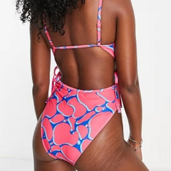 Luxe Palm by Asos Swimsuit/kini with Cut Out in Hot Pink & Blues Print NWT Sz 6 - Picture 2 of 6
